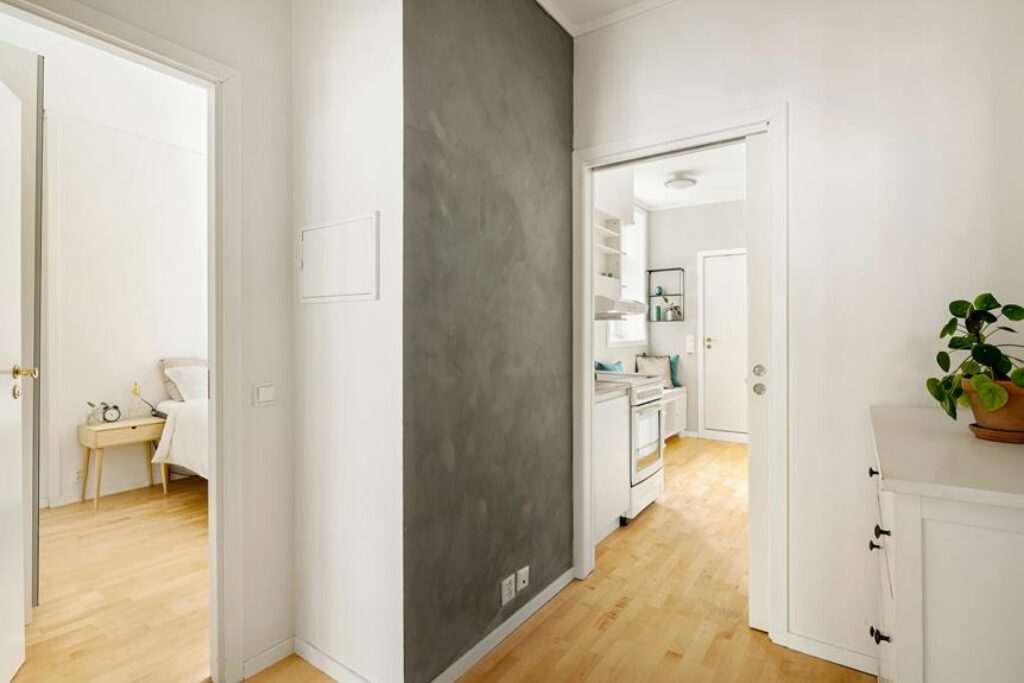 What Are Some Unique Ideas for Decorating Walls in Rental Spaces? What Are Some Unique Ideas for Decorating Walls in Rental Spaces?